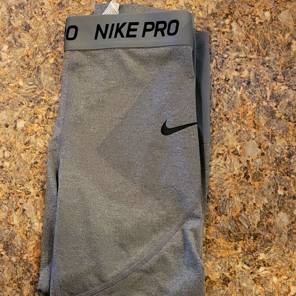 Girls Nike pro capris size large